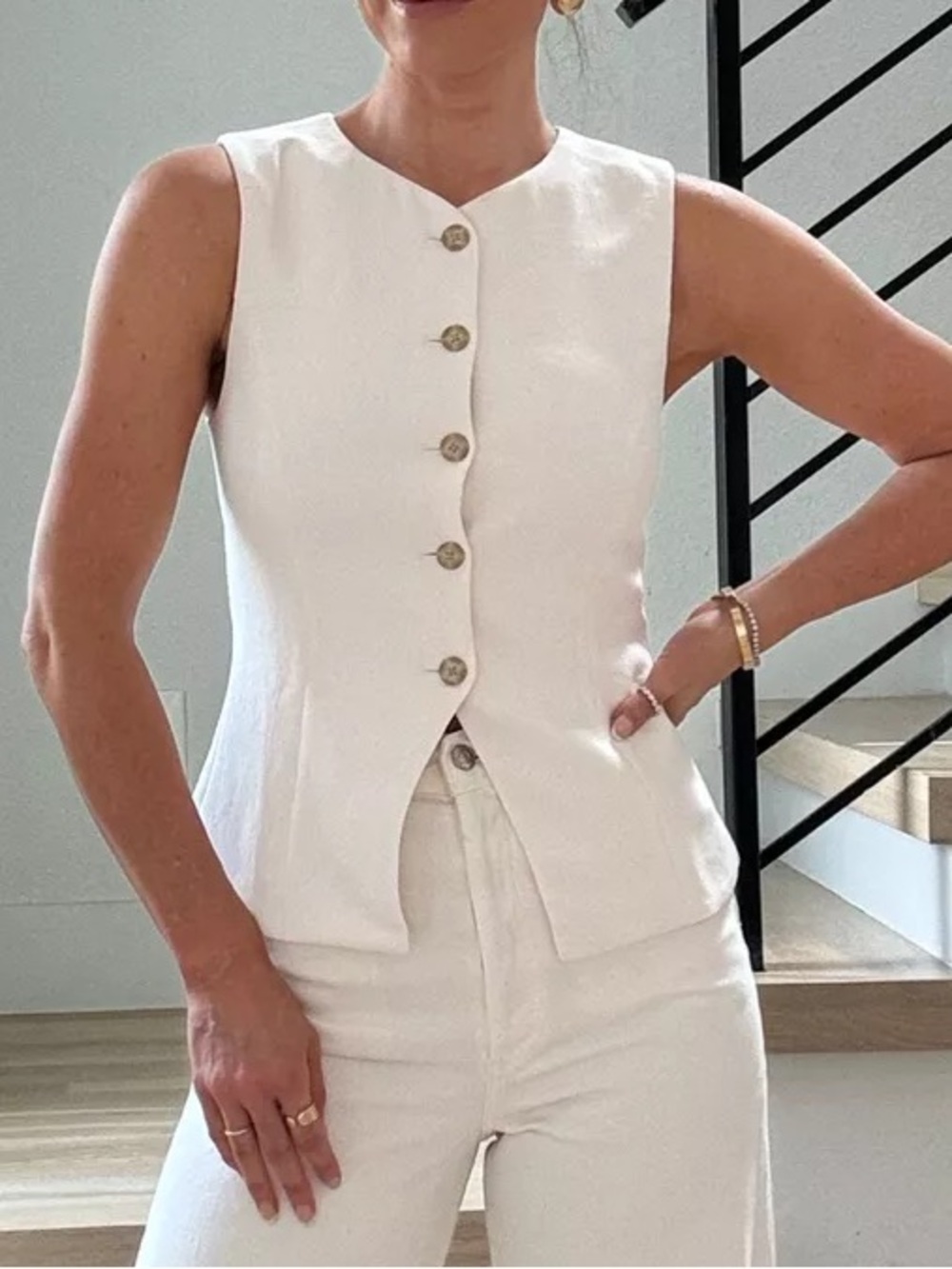 Aritzia Wilfred Regal Linen Vest in Light Birch/white size 4 EUC Like New!